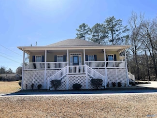 916 E Riverview Dr, Gadsden, AL 35903