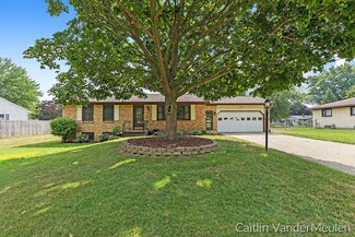 7736 Lamplight Dr, Jenison, MI 49428