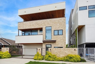1005 W 7th 1 2 St, Houston, TX 77007
