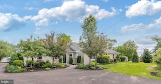 1104 N Pleasantview Rd, Pottstown, PA 19464