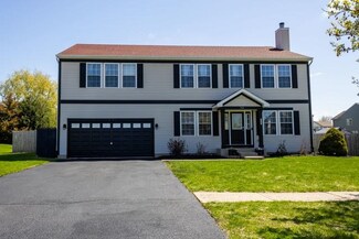 516 Prairie Point Dr, Poplar Grove, IL 61065