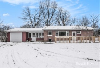 1818 Perkins Ave NE, Grand Rapids, MI 49505