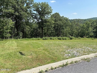509,13,17 Windsor Dr, Altoona, PA 16601