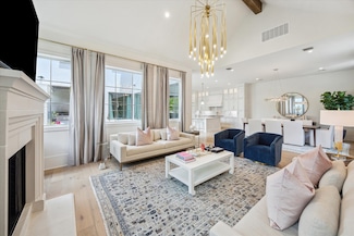 121 Memorial Parkview Dr, Houston, TX 77024