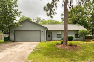 2567 Weeping Willow Ln, Navarre, FL 32566