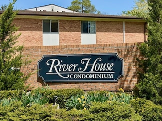 1233 Island Dr Unit 203, Ann Arbor, MI 48105