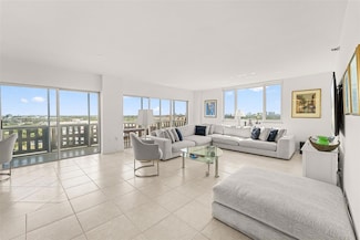 4001 Hillcrest Dr Unit 1017, Hollywood, FL 33021