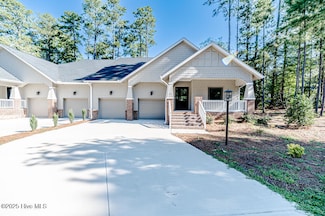 81 Lamplighter Village Dr, Pinehurst, NC 28374