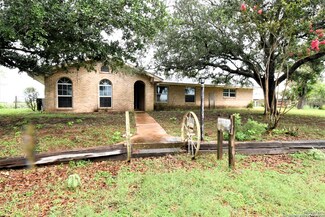 705 Us Highway 87 E, Stockdale, TX 78160