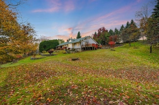 11 Mizianty Ln, Waymart, PA 18472