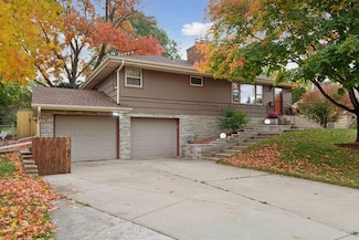 2900 Sumter Ave N, New Hope, MN 55427