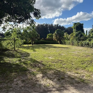 785 10th Ave SW, Florida Ridge, FL 32962