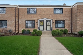 135 Fellows Ct, Elmhurst, IL 60126