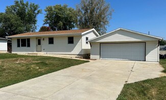 805 Pleasant View Dr, Stoughton, WI 53589