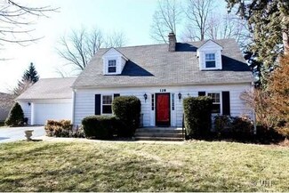 128 Charles St, Geneva, IL 60134