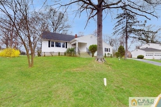 39 Dale Dr, Edison, NJ 08820