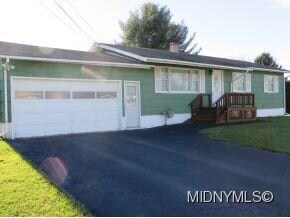 9350 Cosmo Ct, Sauquoit, NY 13456