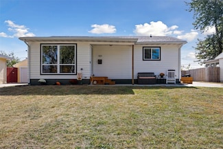 1129 Clifton St NE, Cedar Rapids, IA 52402