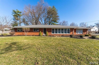 14 Green Oaks Dr, Saint Louis, MO 63132