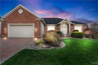 8312 Partridgeberry Dr, Baldwinsville, NY 13027
