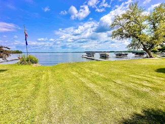 2100 Barber Dr, Stoughton, WI 53589