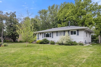 4333 Diamond Dr, Saint Paul, MN 55122