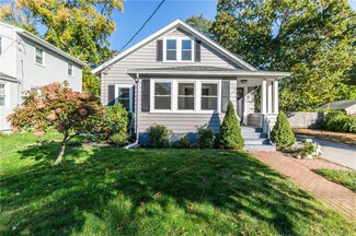 1067 Narragansett Pkwy, Warwick, RI 02888