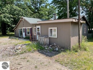 10033 Us Highway 31, Interlochen, MI 49643