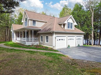 530 Point Dr, Mount Vernon, ME 04352
