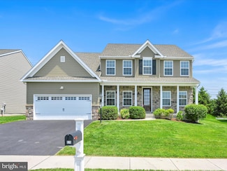 628 Warminster Ln, Lititz, PA 17543