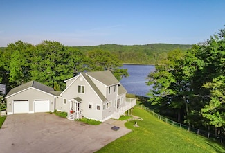 985 N North Main St, Winterport, ME 04496