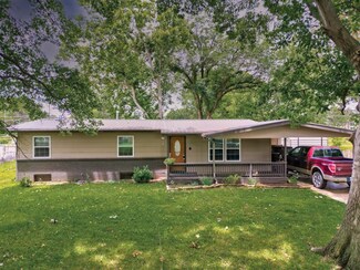 13 Easy St, Winfield, KS 67156