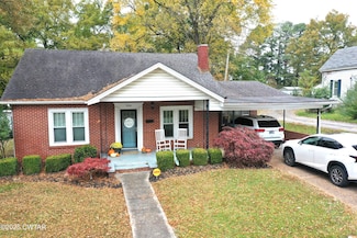 906 S High St, Trenton, TN 38382