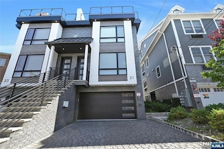 21 Cumbermeade Rd, Fort Lee, NJ 07024