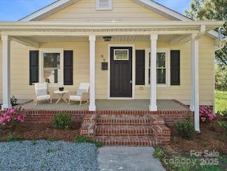 99 May St, Gastonia, NC 28052