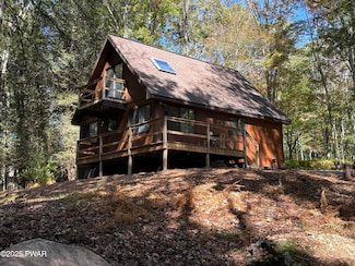 139 Water View Dr, Hawley, PA 18428