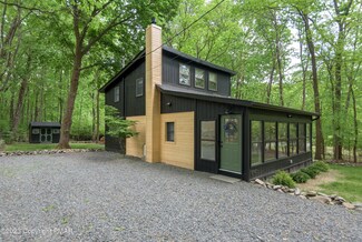 8747 Sherwood Dr, Kunkletown, PA 18058