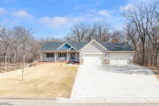 19611 Flamingo St NW, Cedar, MN 55011