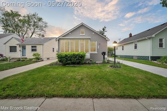 262 W Tacoma St, Clawson, MI 48017
