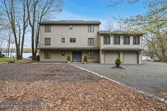 48 Lake Dr, Gouldsboro, PA 18424