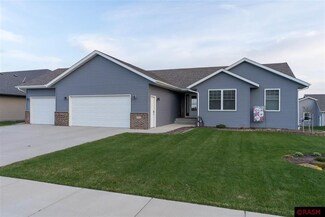 205 Oak Dr, Eagle Lake, MN 56024