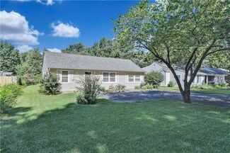 7712 Santa fe Dr, Overland Park, KS 66204