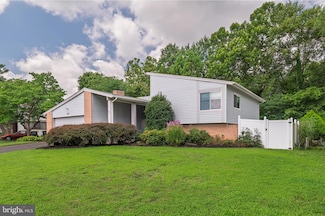 137 S Fox Rd, Sterling, VA 20164