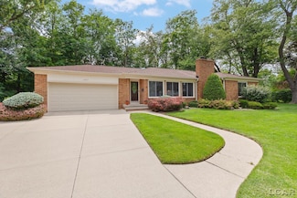1043 Orchard Rd, Adrian, MI 49221