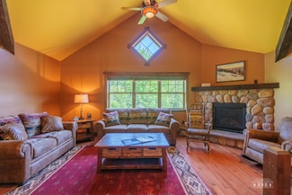 6 Bowman Ln Unit 3, Wilmington, NY 12997