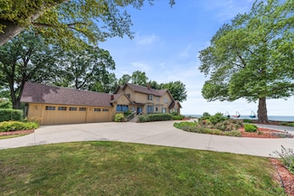 3706 Lakeshore Dr, St. Joseph, MI 49085