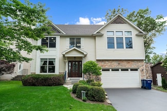106 Forest View Dr, Lake Bluff, IL 60044