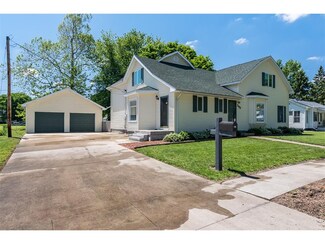 243 W Hilton St, Marengo, IA 52301