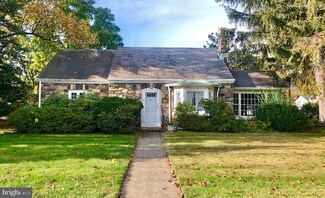 245 Delaware Ave, Roebling, NJ 08554
