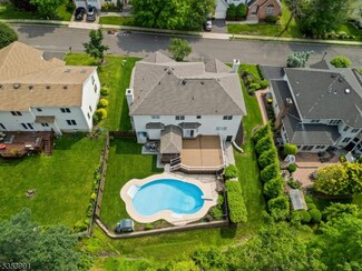5 Hickory Ln, Warren, NJ 07059